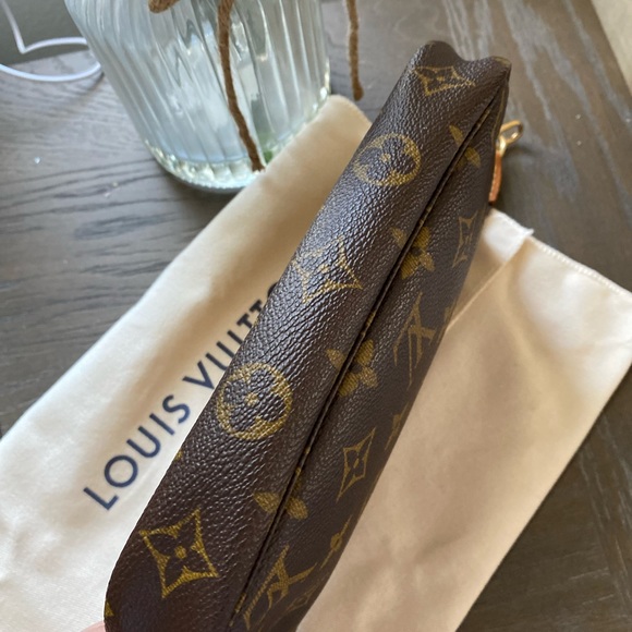 Authentic Louis Vuitton Pochette - Picture 3 of 13